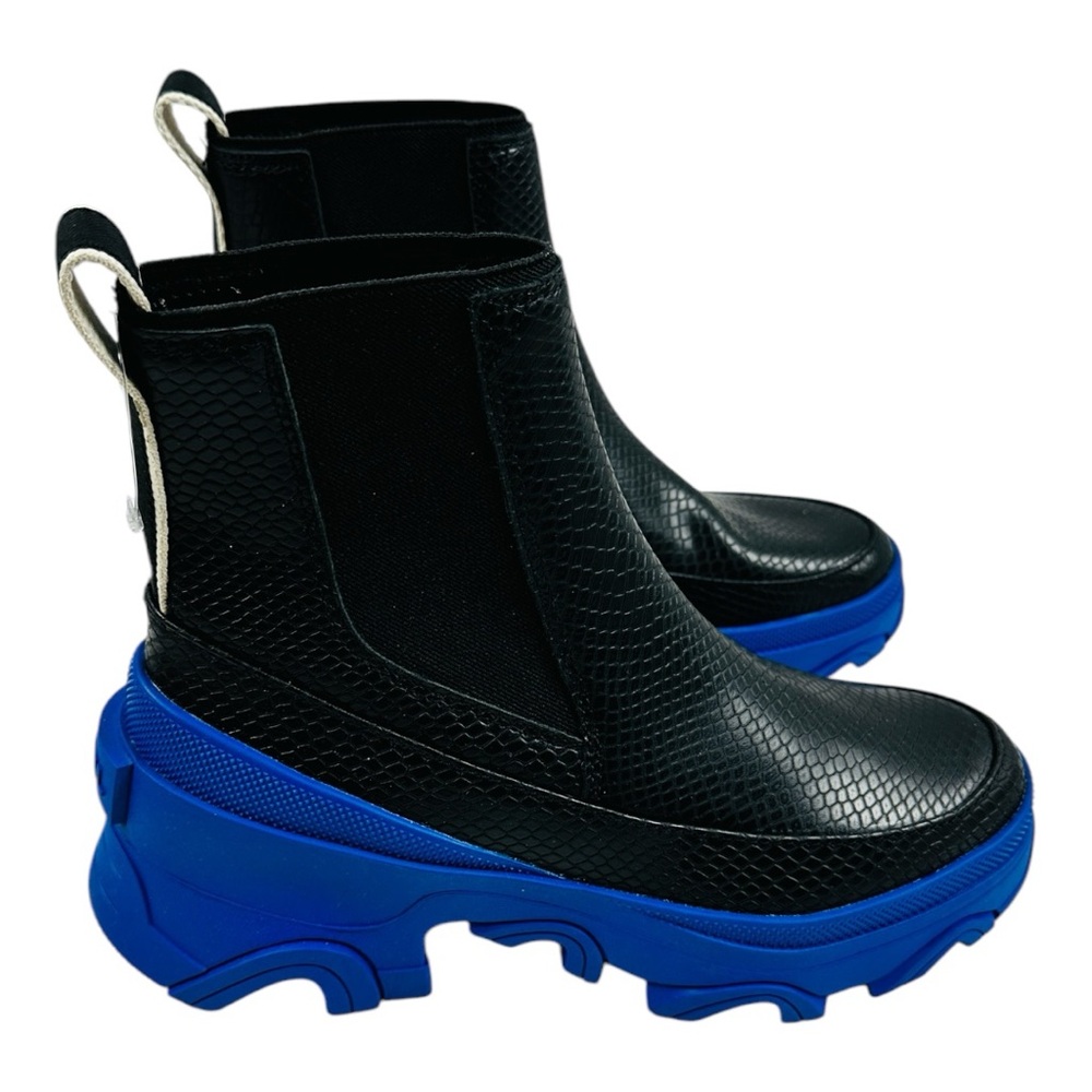 NWOT SOREL Black and Blue waterproof Chunky Sole Boots sz7
